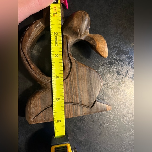 Man and Woman kissing wood - Picture 2 of 9